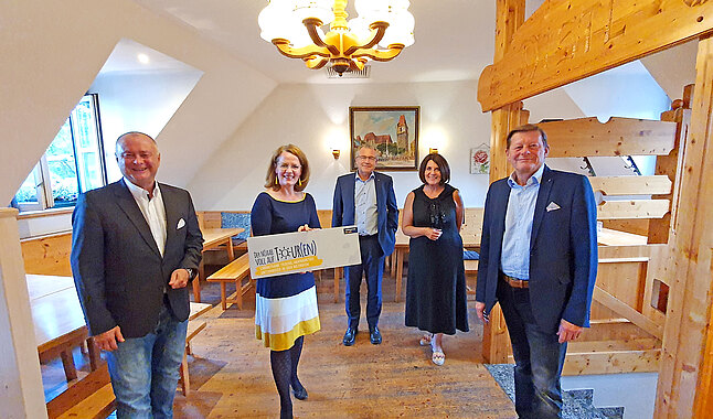 Abschluss der großen Infotour im Bezirk Mödling. v.l.: Hans Stefan Hintner, Christiane Teschl-Hofmeister, Alexander Nowotny, Franziska Olischer und Martin Czeiner.