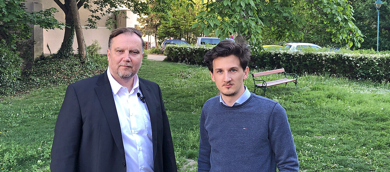 Stadtparteiobmann Michael Danzinger und JVP-Chef Jakob Schöner auf dem Areal des künftigen Beethovenparks.