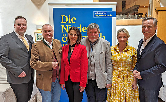 von links: Michael Danzinger, Hans Stefan Hintner, Karoline Edtstadler, Roswitha Zieger und Gert Zaunbauer.